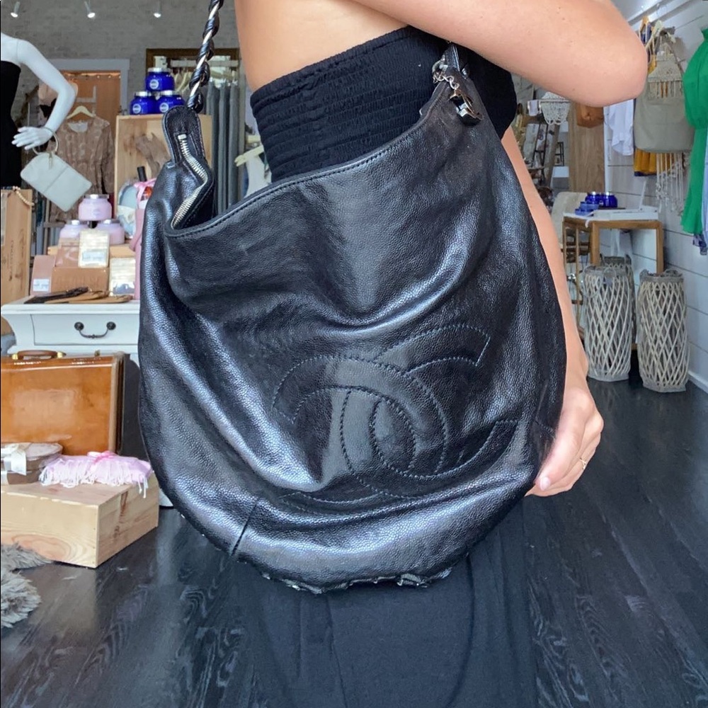 CHANEL bag black caviar and gunmetal hardware